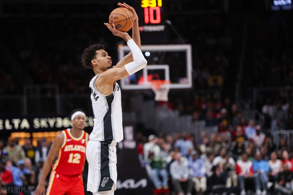 开云下载-马刺队在NBA季后赛中达成关键胜利，表现亮眼