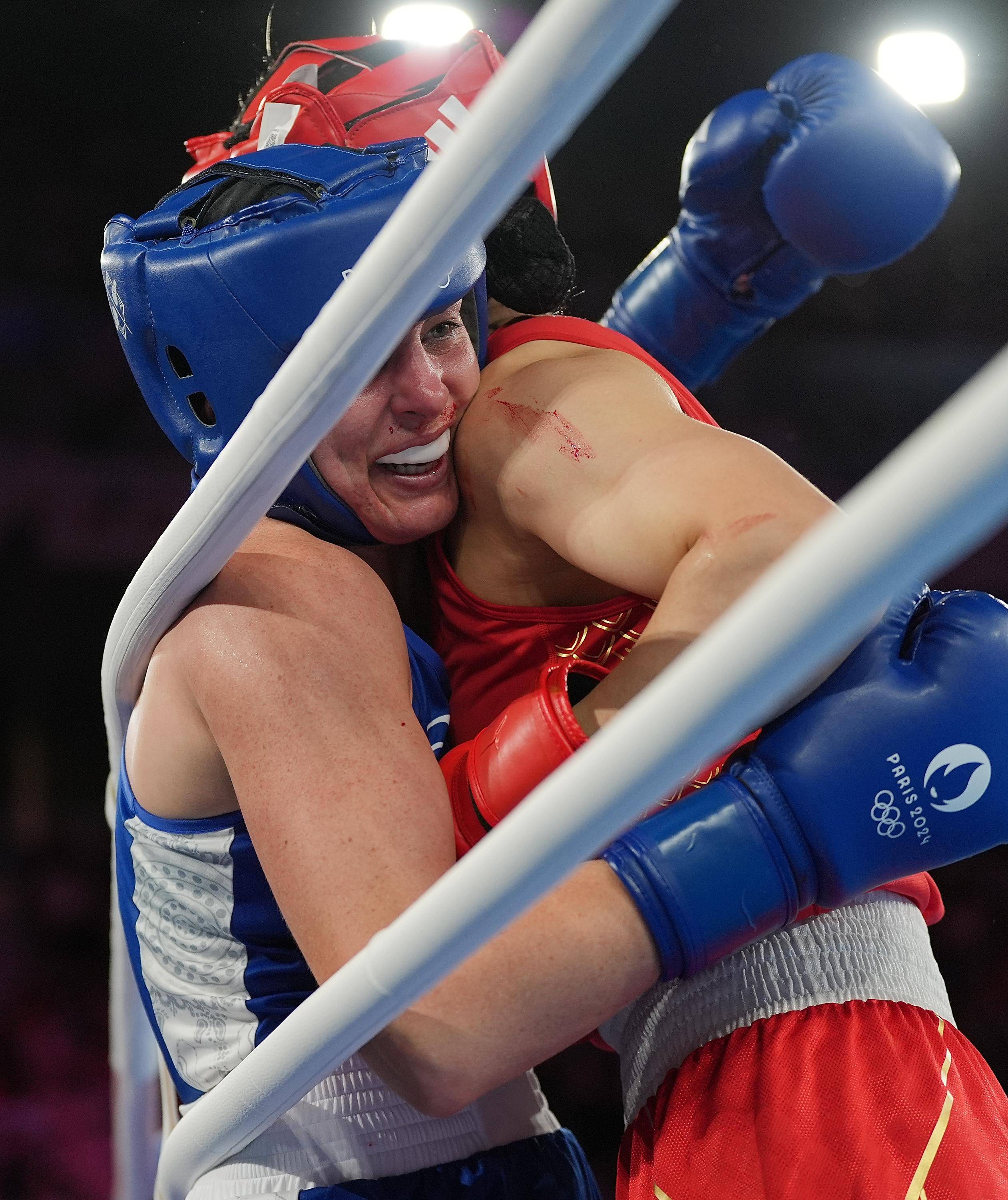 刚果拳击选手晋级男子拳击半决赛,士气大振 刚果拳击选手晋级男子拳击半决赛,士气大振