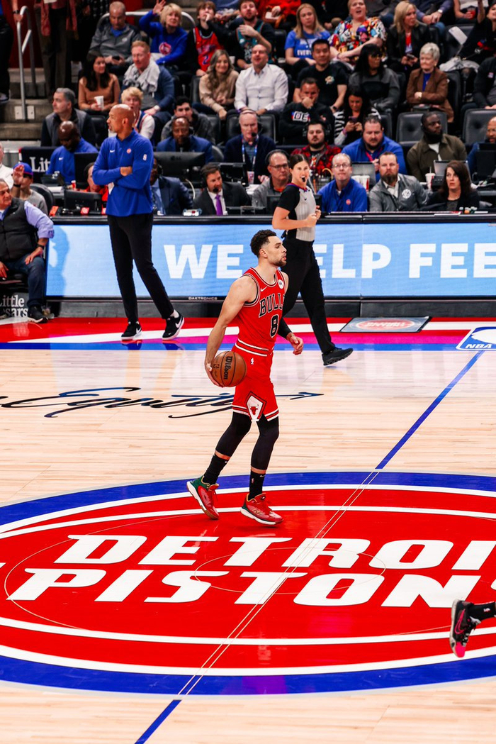 包含公牛险胜尼克斯，拉文生死一球，全场震撼的词条