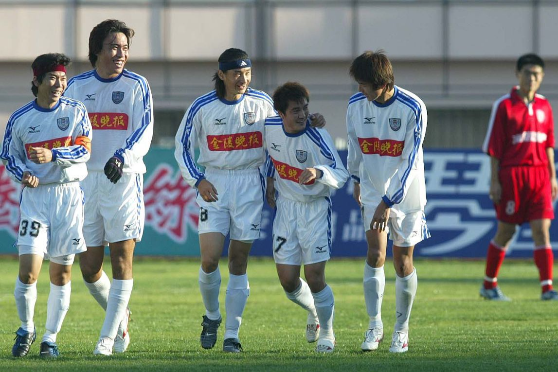 关于人对阵公牛，实力较量雄赳赳谁是棋坛高手，战绩斐然的信息