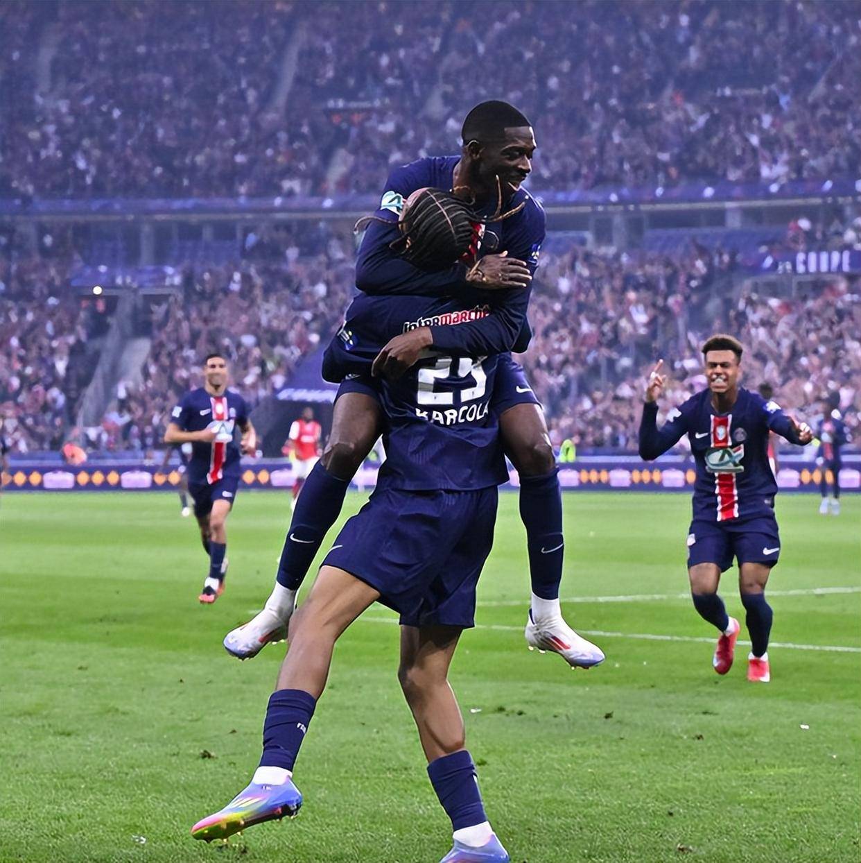 包含法国豪强昂首登场,击败对手掀起狂热,士气大振的词条 包含法国豪强昂首登场,击败对手掀起狂热,士气大振的词条