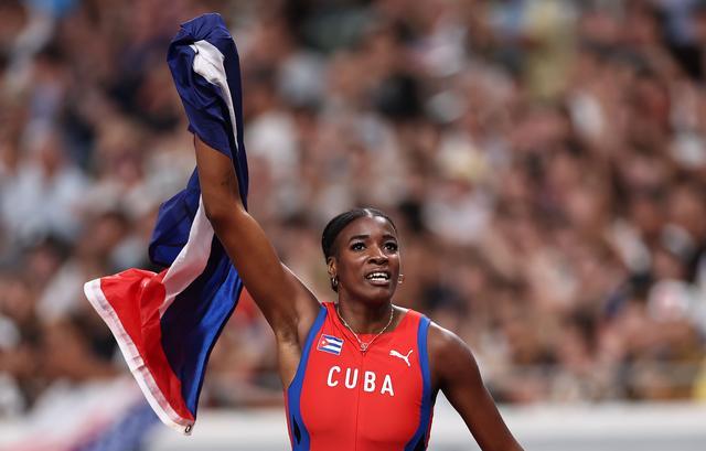 古巴田径队勇夺冠军,成为焦点人物,振奋人心 古巴田径队勇夺冠军,成为焦点人物,振奋人心