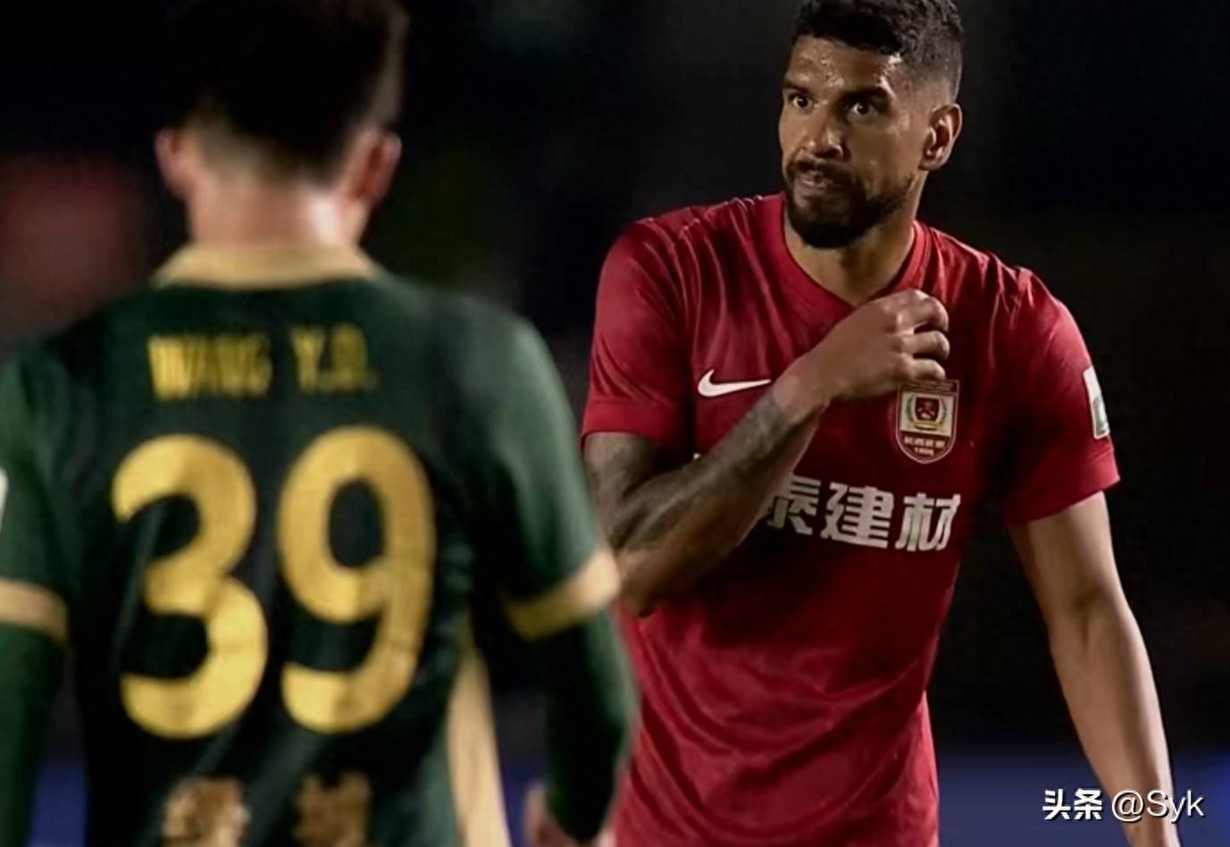 足球风云再现,中超豪强角逐激烈,稳步上升 足球风云再现,中超豪强角逐激烈,稳步上升