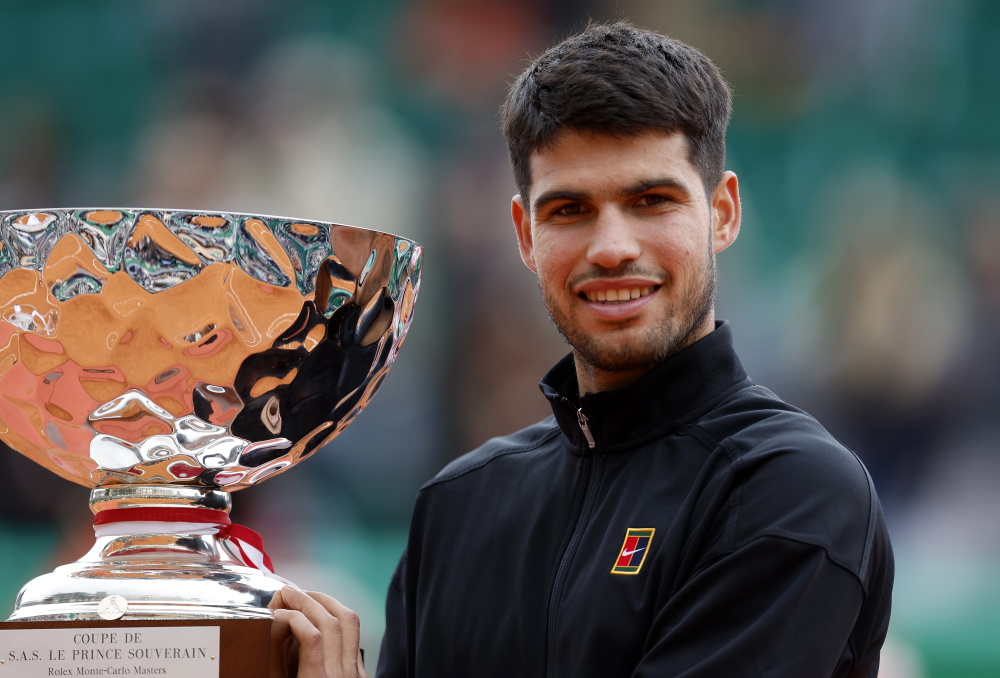 包含蒙特卡洛大师赛轻取戴维斯杯，阿尔卡拉斯刷新纪录的词条