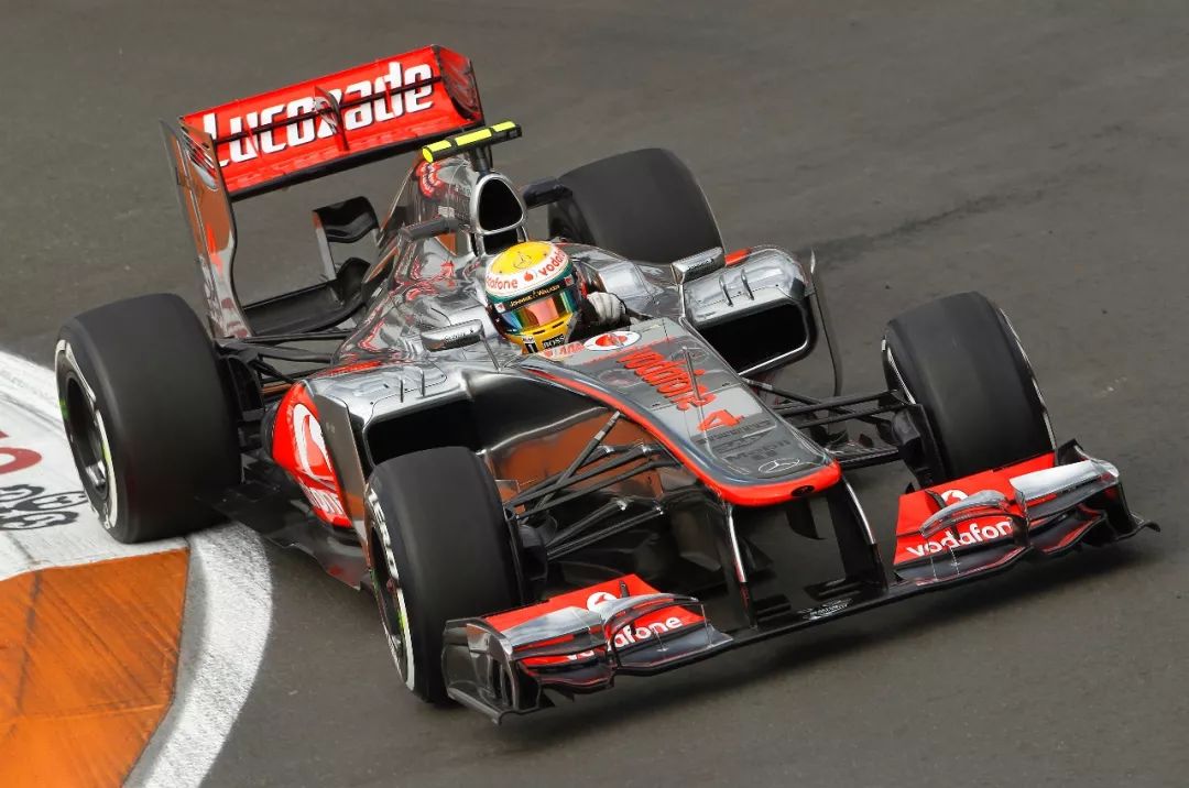 雷诺车队翻盘梅赛德斯，阿隆索带队取胜