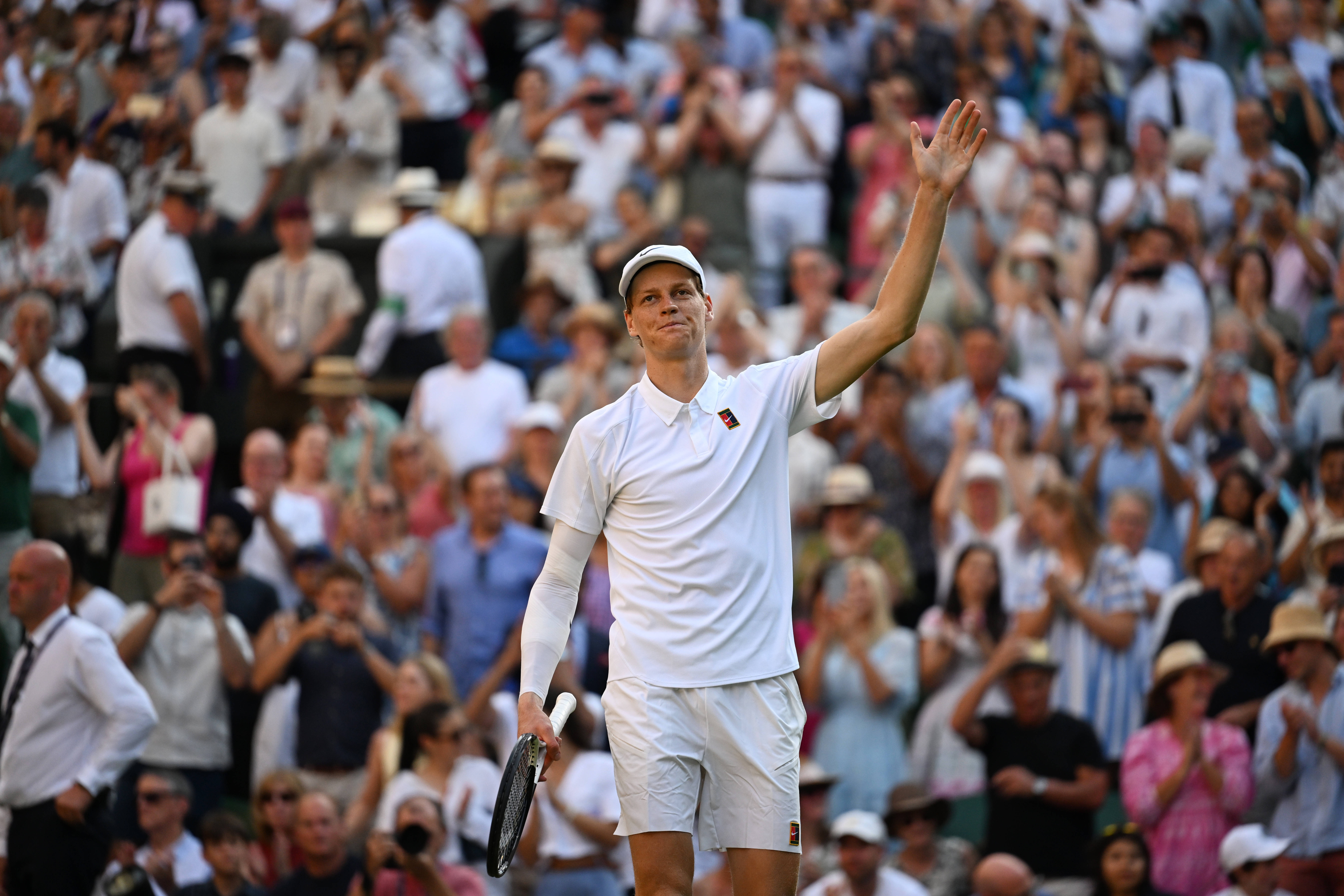 法网鏖战拉沃尔杯，辛纳扛起全队