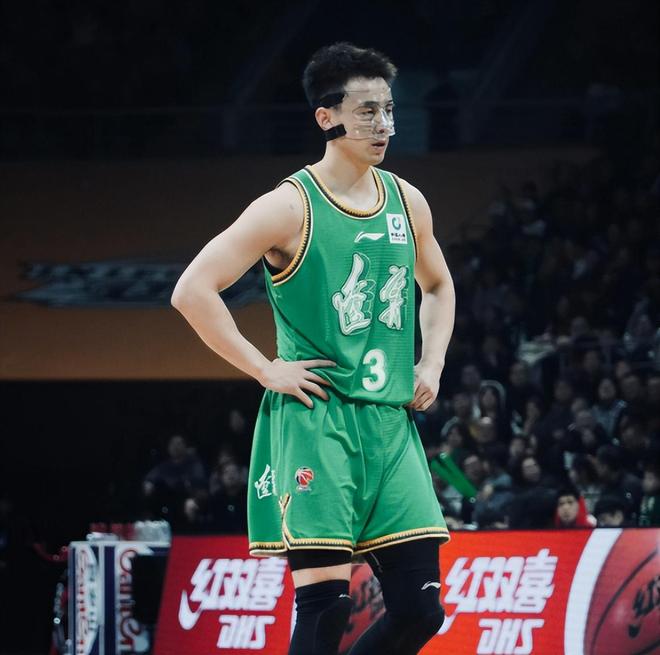 开云体育官网-火箭绝杀雄鹿，张镇麟状态火热