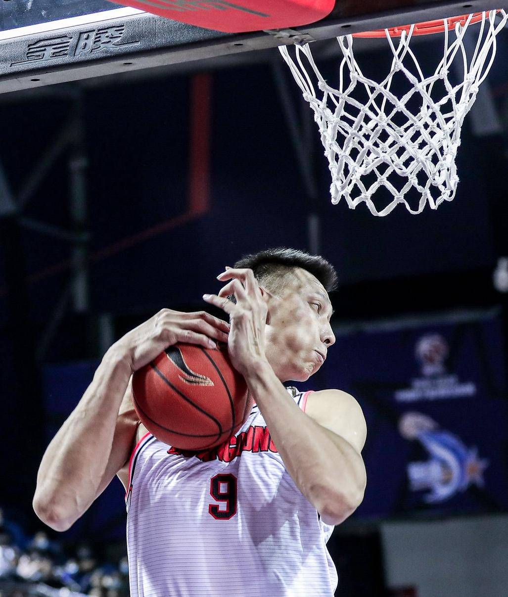 开云下载-青岛队碾压热火，易建联状态火热