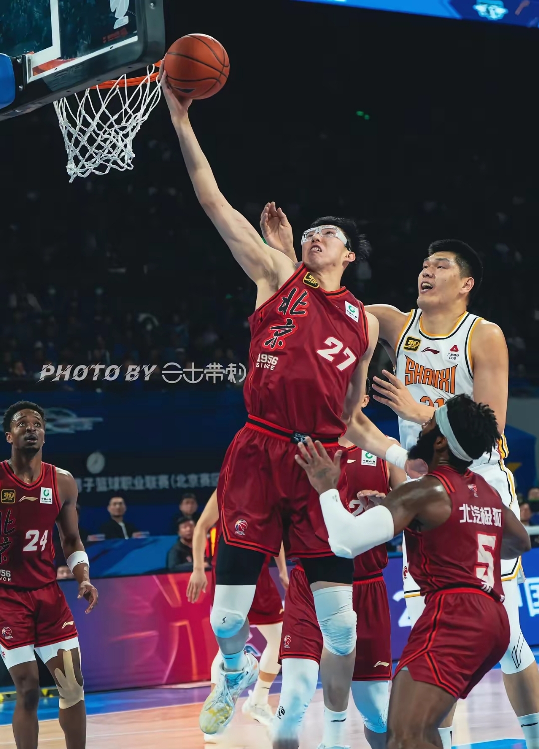 新疆队鏖战北京队，周琦扛起全队
