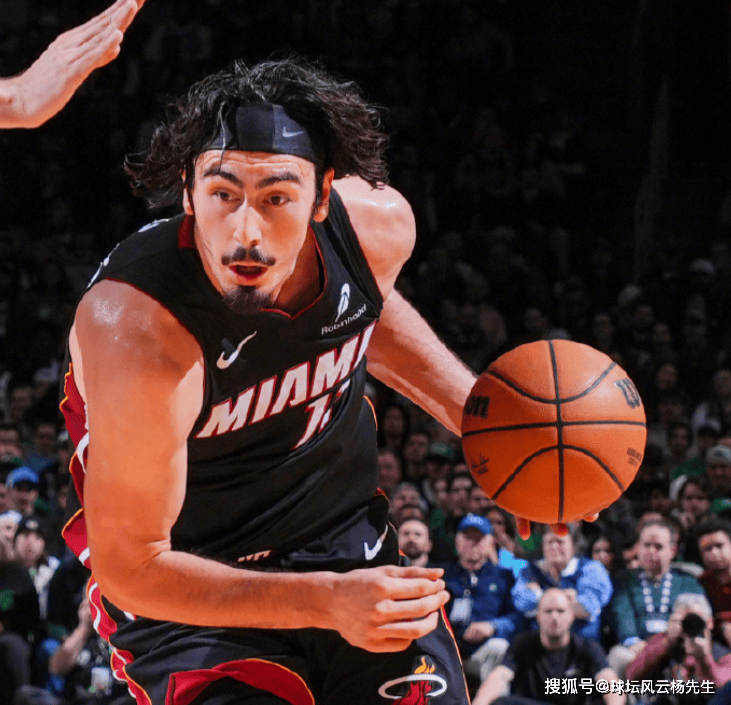 开云体育官方网站-步行者完胜福建队，布克状态火热